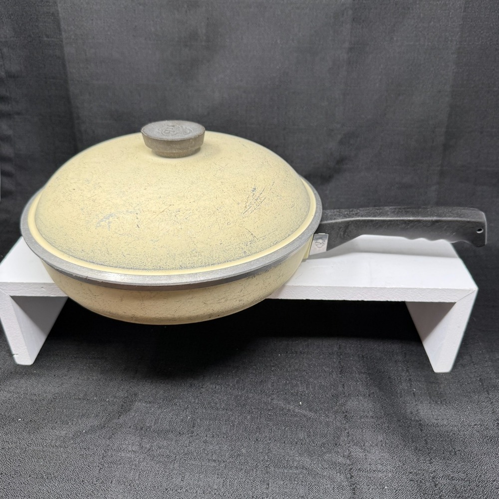 VTG CLUB Skillet Frying Pan 10 Inch Aluminum Yellow w/ Lid See Pics